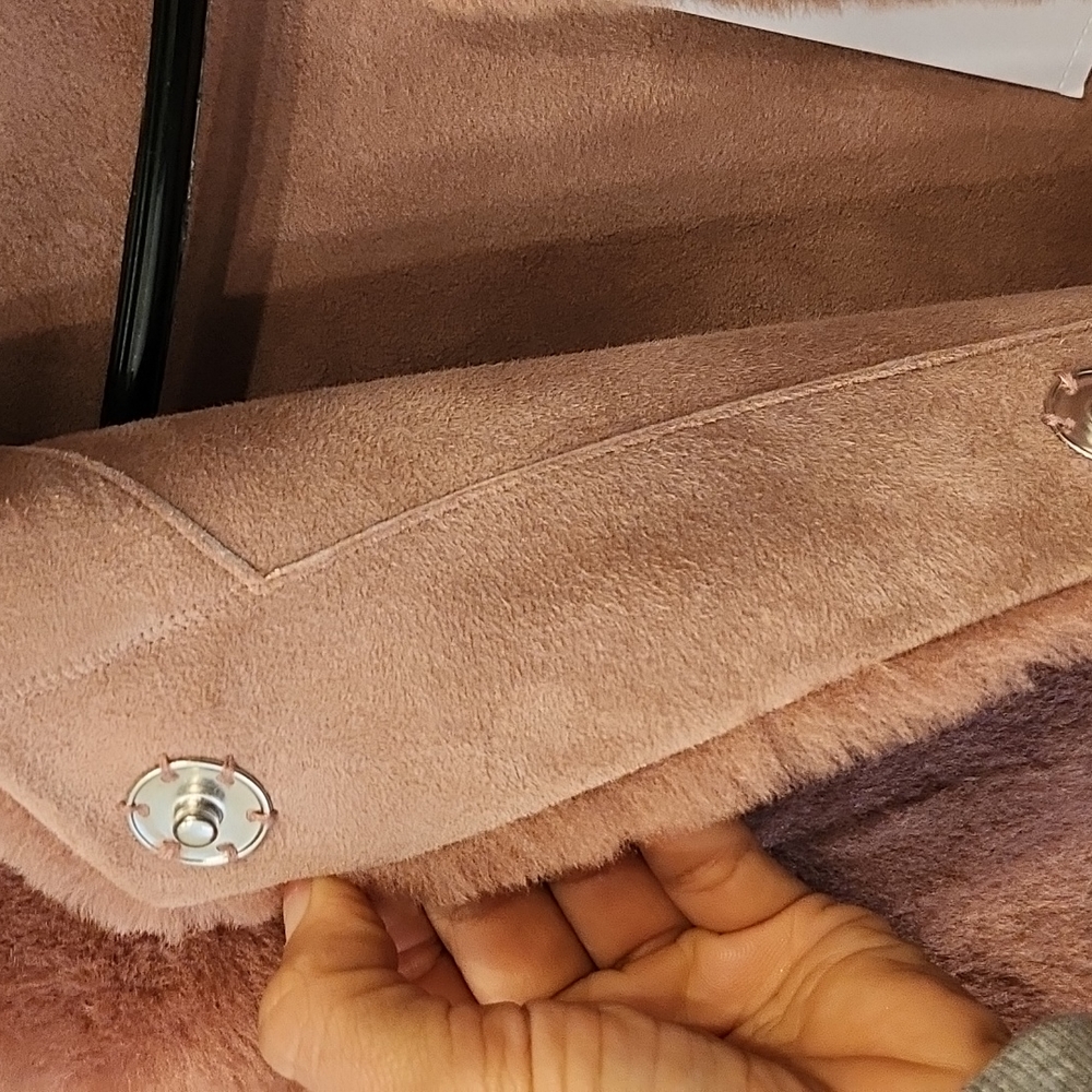 UGG Remy Reversible Shearling Coat. Retail Price$1'995 Color:sephia film. - Picture 12 of 15